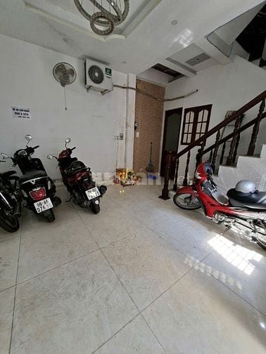 Bán đất tặng 2 căn nhà 1 trệt, 2 lầu, 1 sân, có 8 phòng cho thuê.