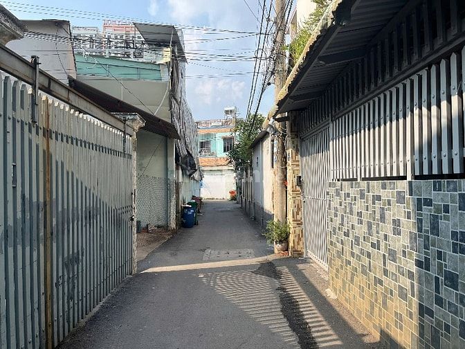 Giảm ngay 3 tỷ, bán gấp nhà góc 2 mặt tiền cách đường Lê Văn Thịnh 30m