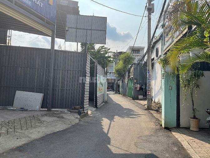 Giảm ngay 3 tỷ, bán gấp nhà góc 2 mặt tiền cách đường Lê Văn Thịnh 30m