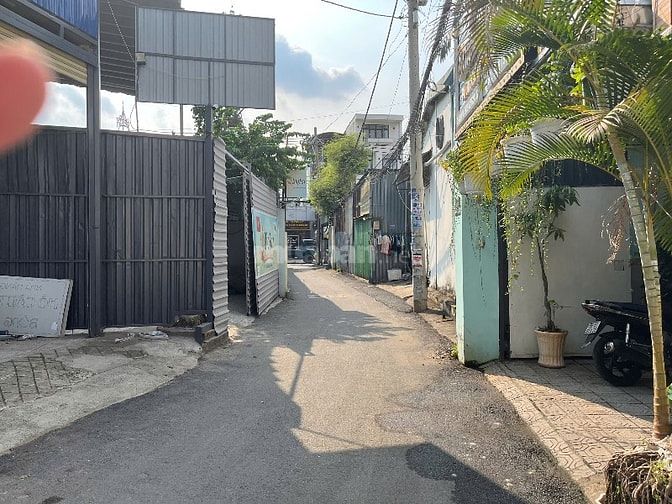 Giảm ngay 3 tỷ, bán gấp nhà góc 2 mặt tiền cách đường Lê Văn Thịnh 30m
