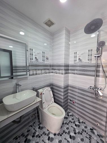 `Bán nhà HXH 4.6x22 Nở hậu 1T3L Có 8PN có thang máy sát mặt tiền Phan 