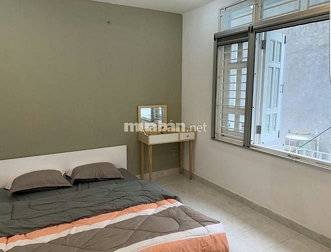 Bán đất tặng 2 căn nhà 1 trệt, 2 lầu, 1 sân, có 8 phòng cho thuê.