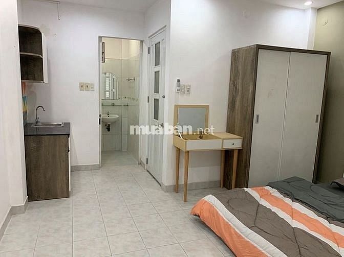 Bán đất tặng 2 căn nhà 1 trệt, 2 lầu, 1 sân, có 8 phòng cho thuê.