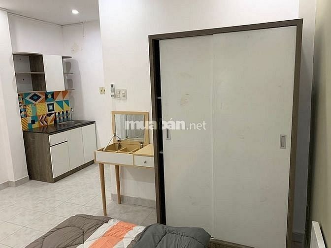 Bán đất tặng 2 căn nhà 1 trệt, 2 lầu, 1 sân, có 8 phòng cho thuê.