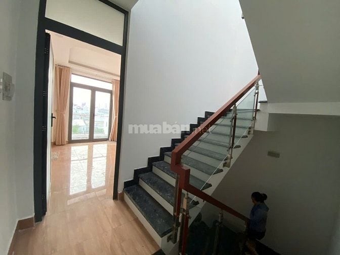 Bán nhà 5 tầng đường Nguyễn Văn Quá Q12, đường nhựa 10m có lề, 6 tỷ 3