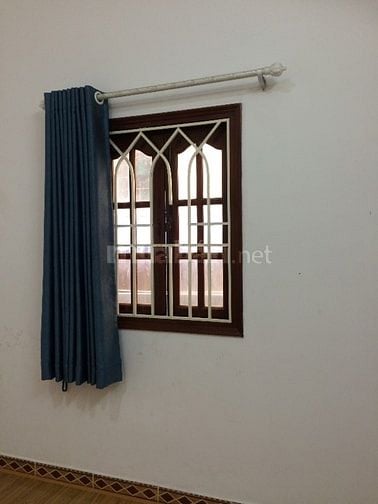 Bán đất tặng 2 căn nhà 1 trệt, 2 lầu, 1 sân, có 8 phòng cho thuê.