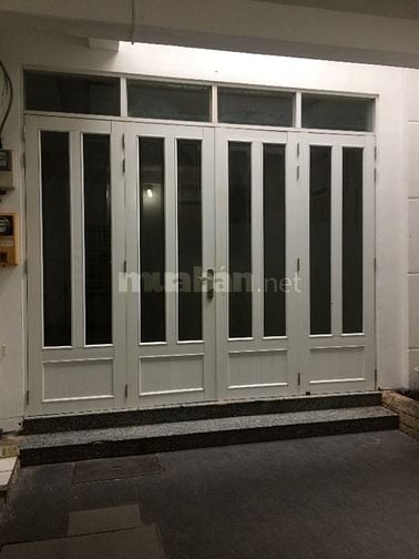 Bán đất tặng 2 căn nhà 1 trệt, 2 lầu, 1 sân, có 8 phòng cho thuê.
