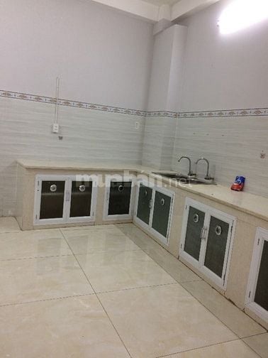 Bán đất tặng 2 căn nhà 1 trệt, 2 lầu, 1 sân, có 8 phòng cho thuê.