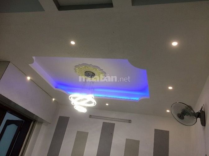 Bán đất tặng 2 căn nhà 1 trệt, 2 lầu, 1 sân, có 8 phòng cho thuê.