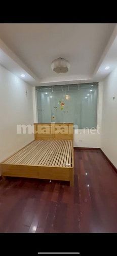 Hào Nam 20m ra Phố 6 tầng Thang máy Dt 40m ngõ 3m 11,95 tỷ.