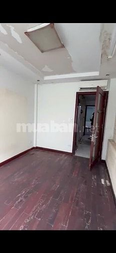 Hào Nam 20m ra Phố 6 tầng Thang máy Dt 40m ngõ 3m 11,95 tỷ.