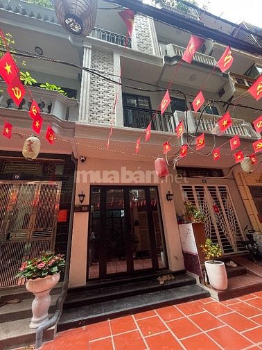 Hào Nam 20m ra Phố 6 tầng Thang máy Dt 40m ngõ 3m 11,95 tỷ.