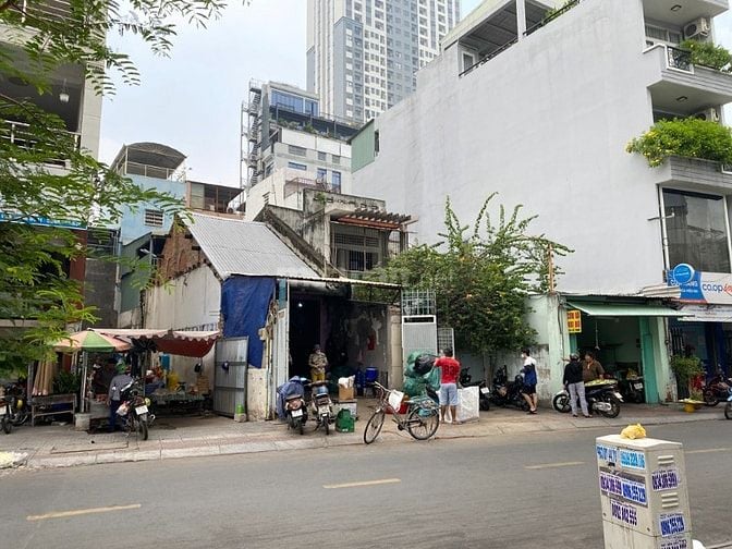 Bán nhà mặt tiền Đề Thám, Quận 1: 3.65m nở hậu 3.8m x24m, gần Cô Giang
