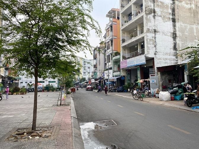 Bán nhà mặt tiền Đề Thám, Quận 1: 3.65m nở hậu 3.8m x24m, gần Cô Giang