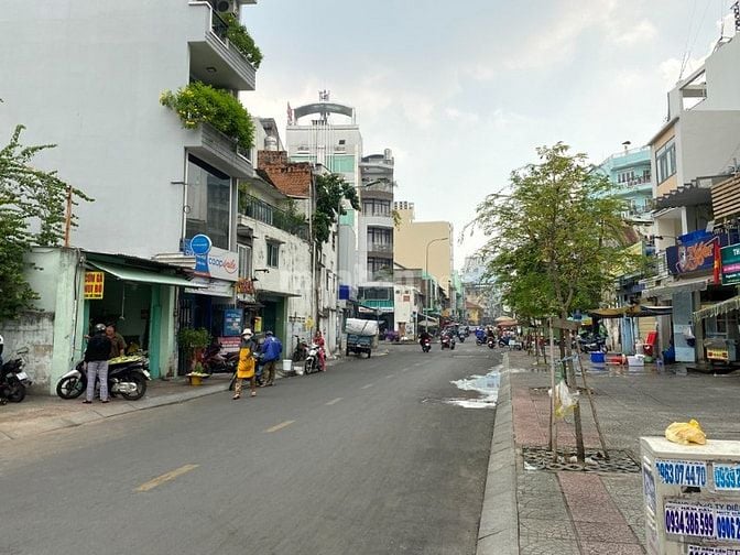 Bán nhà mặt tiền Đề Thám, Quận 1: 3.65m nở hậu 3.8m x24m, gần Cô Giang