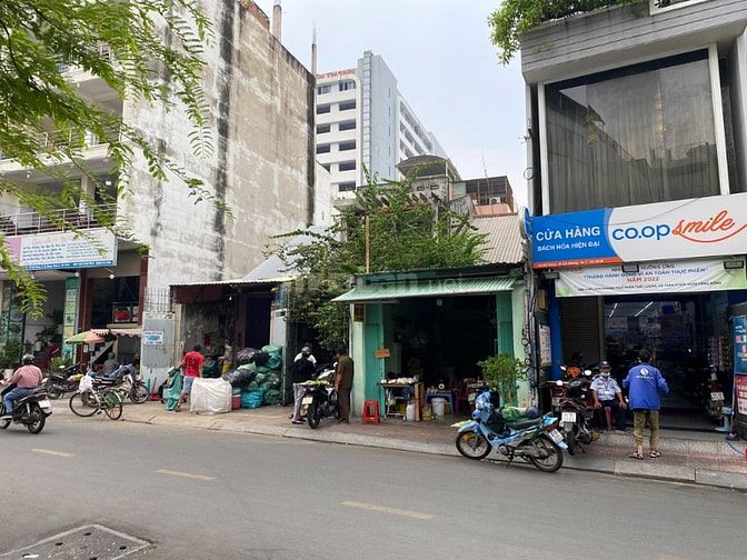 Bán nhà mặt tiền Đề Thám, Quận 1: 3.65m nở hậu 3.8m x24m, gần Cô Giang