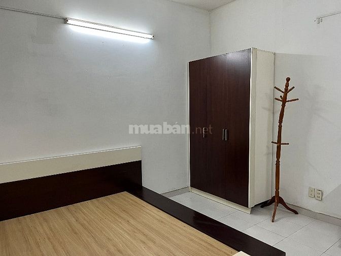 Cho thuê nhà nguyên căn hẻm 302 Hai Bà Trưng, P.TĐ, Q1: 5mx14m, 1 lầu