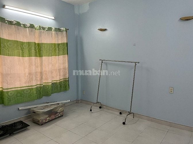 Cho thuê nhà nguyên căn hẻm 302 Hai Bà Trưng, P.TĐ, Q1: 5mx14m, 1 lầu