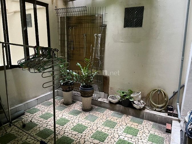 Cho thuê nhà nguyên căn hẻm 302 Hai Bà Trưng, P.TĐ, Q1: 5mx14m, 1 lầu