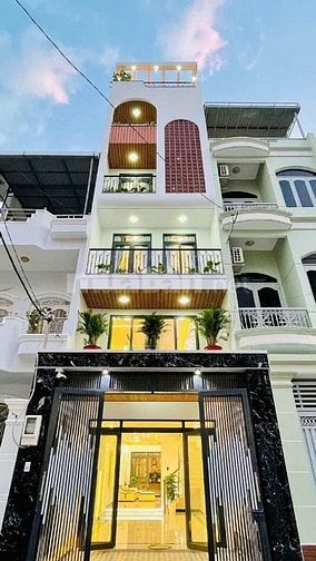 Nhà đẹp 47m² Kỳ Đồng, Q3 gần BV Tai Mũi Họng. Xây 1 trệt 3 lầu. Sổ sẵn