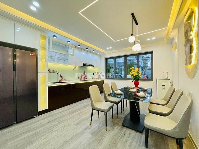 Nhà đẹp 47m² Kỳ Đồng, Q3 gần BV Tai Mũi Họng. Xây 1 trệt 3 lầu. Sổ sẵn