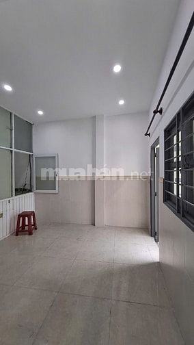 Lô góc hẻm xe tải gần Bùi Thế Mỹ, Tân Bình, 30m2, 2PN lớn, chỉ nhỉnh 4