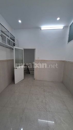Lô góc hẻm xe tải gần Bùi Thế Mỹ, Tân Bình, 30m2, 2PN lớn, chỉ nhỉnh 4