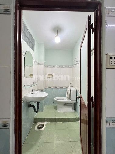 Cho thuê nhà Hẻm 3m - đường Ba Tháng Hai, P.10, Q.10 - 12 triệu