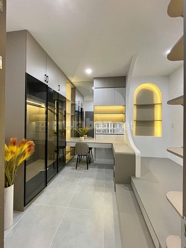 Bán nhà 5 tầng mới xây. Full nội thất hiện đại. Gần Đầm Sen.