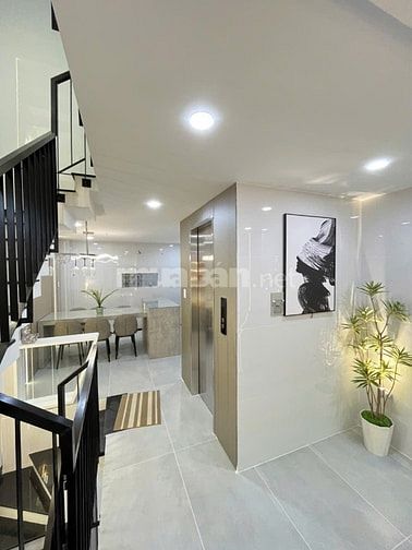 Bán nhà 5 tầng mới xây. Full nội thất hiện đại. Gần Đầm Sen.
