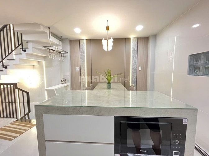 Bán nhà 5 tầng mới xây. Full nội thất hiện đại. Gần Đầm Sen.