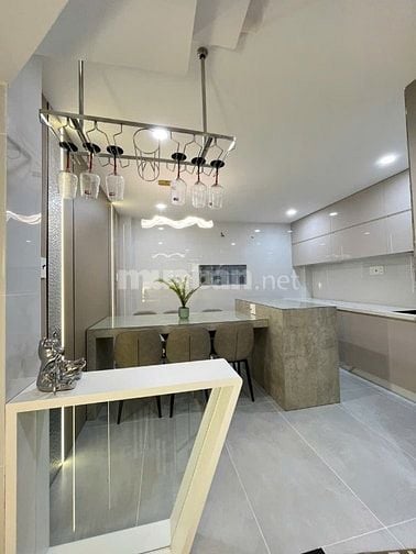 Bán nhà 5 tầng mới xây. Full nội thất hiện đại. Gần Đầm Sen.