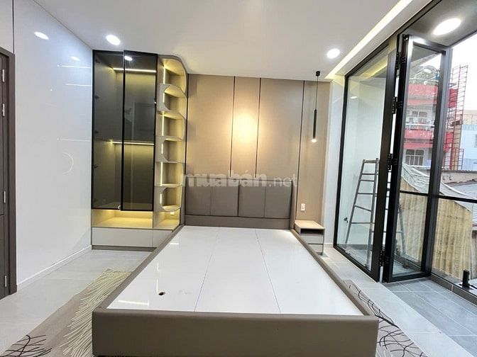 Bán nhà 5 tầng mới xây. Full nội thất hiện đại. Gần Đầm Sen.