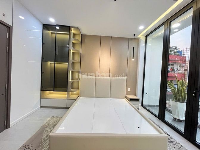 Bán nhà 5 tầng mới xây. Full nội thất hiện đại. Gần Đầm Sen.