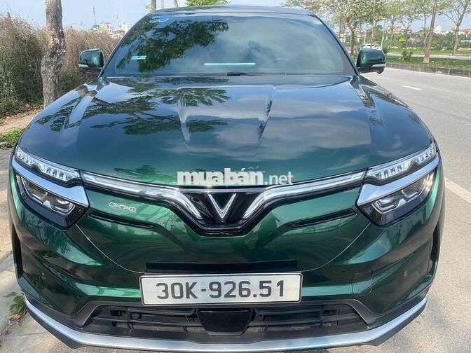 VinFast VF8 Plus Xanh rêu