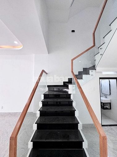 Nhà bán MT Nguyễn Thành Phương 8,2 tỷ nhà 2 lầu 128m2 VIP kinh doanh