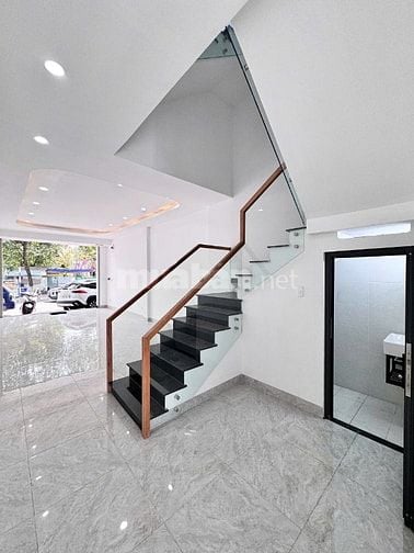 Nhà bán MT Nguyễn Thành Phương 8,2 tỷ nhà 2 lầu 128m2 VIP kinh doanh