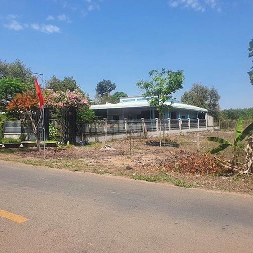Cần tiền bán gấp lô đất 530m2 có thổ cư ngay chợ Phú Giáo ,đường nhựa