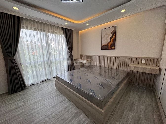 Nhà 4 tầng (4x12,5), vuông, full nội thất, hẻm xe hơi NGUYỄN VĂN TRỖI
