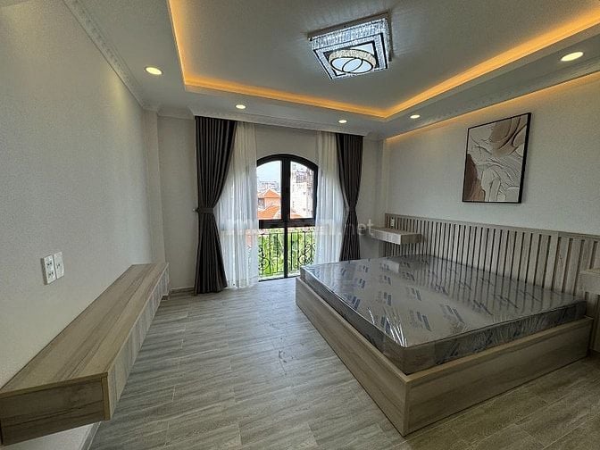 Nhà 4 tầng (4x12,5), vuông, full nội thất, hẻm xe hơi NGUYỄN VĂN TRỖI