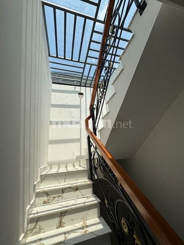 Nhà 4 tầng (4x12,5), vuông, full nội thất, hẻm xe hơi NGUYỄN VĂN TRỖI