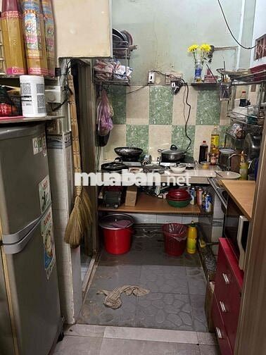 Nhà hẻm Q4 cần bán gâp ( giá cả cond thương lượng )