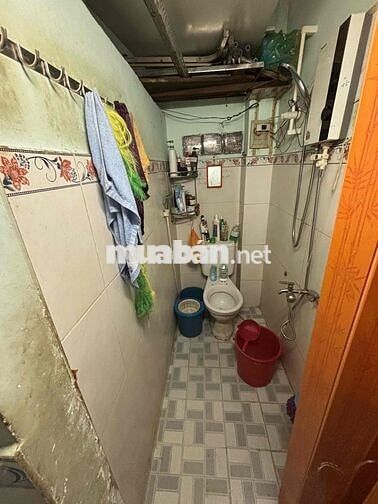 Nhà hẻm Q4 cần bán gâp ( giá cả cond thương lượng )