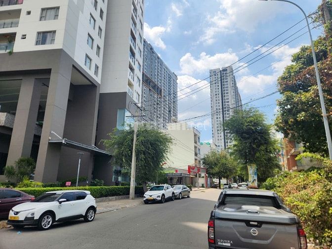 Bán shophouse 127 m2 khu phức hợp lacasa Hoàng Quốc Việt phú thuận 