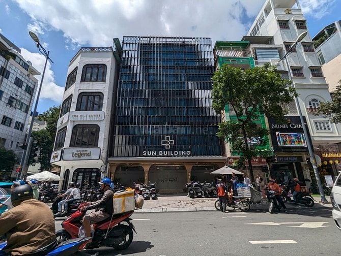 Cho thuê tòa nhà 221-223-225 Lý Tự Trọng, Phường Bến Thành (Quận 1 cũ)