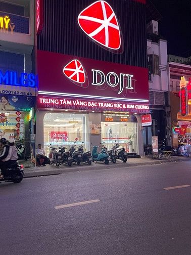 Nhà mặt tiền cấp 4 dtich 54m2 ngay mép chợ Tân Hương, Q. Tân Phú