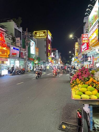 Nhà mặt tiền cấp 4 dtich 54m2 ngay mép chợ Tân Hương, Q. Tân Phú