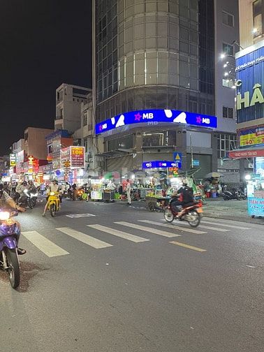 Nhà mặt tiền cấp 4 dtich 54m2 ngay mép chợ Tân Hương, Q. Tân Phú
