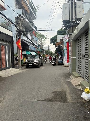 Nhà MTKD đường LK 1-6 - gần ngã tư 4 Xã.