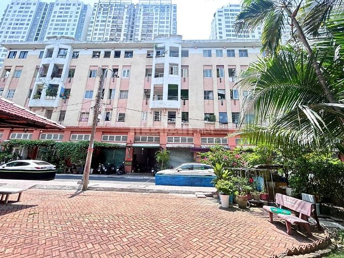 CC 52 P5 Q8 2PN 49m2  sd thang máy, ngay TTHC Q8 SHR tặng nội thất